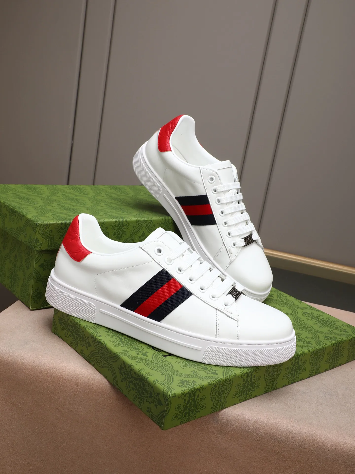 Men's shoes 💰400 [running volume version] GUGGI white shoe series! The fabric is made of imported cowhide➕Gucci special material➕sheep lining➕original rubber outsole, men's size 38-44 (45 can be customized)